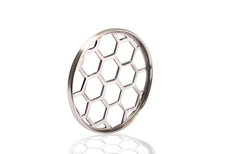 Colgante de plata para hombre circular con forma de panal