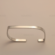 pulsera de plata para hombre Luck con fondo girs