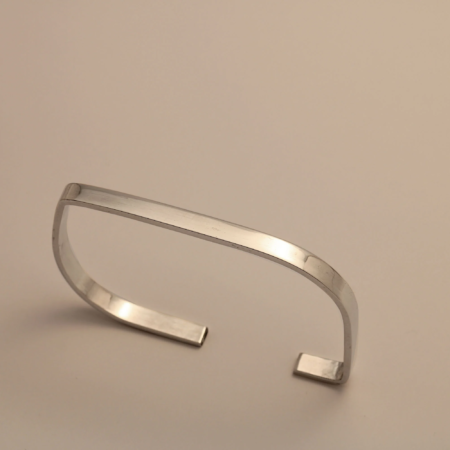 men´s bracelet brown background